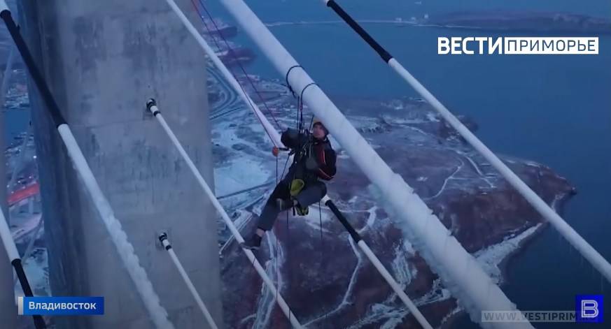 О работе альпинистов на Русском мосту 2